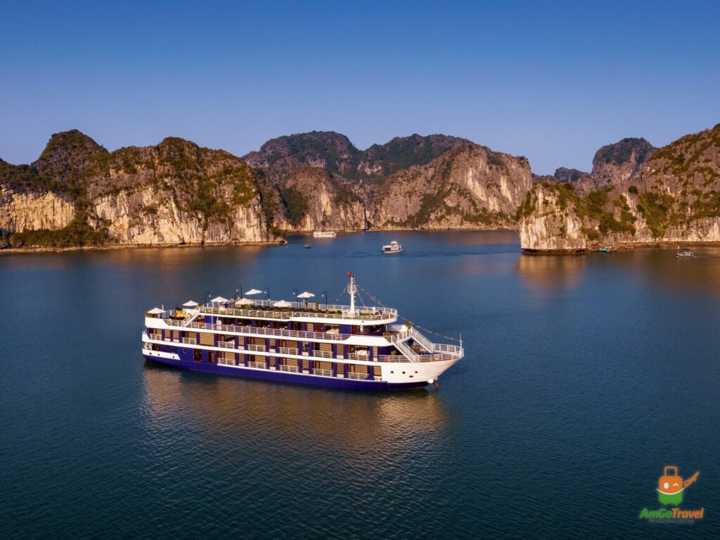 Dragon Bay Cruise sailing in Lan Ha Bay