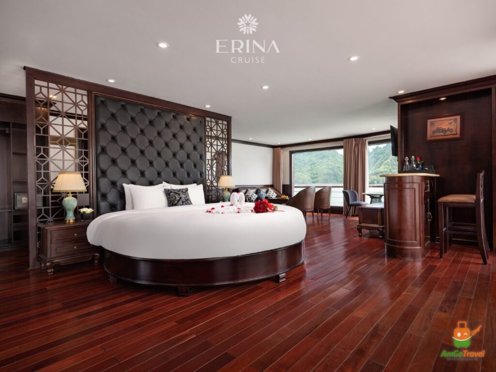 Suite with round bed on the cruise