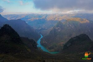 Nho Que River winding through the canyon below Ma Pi Leng Pass, Ha Giang