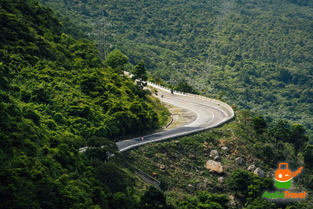 The winding road over the Hai Van Pass