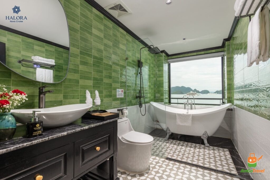 Bathtub on the cruise