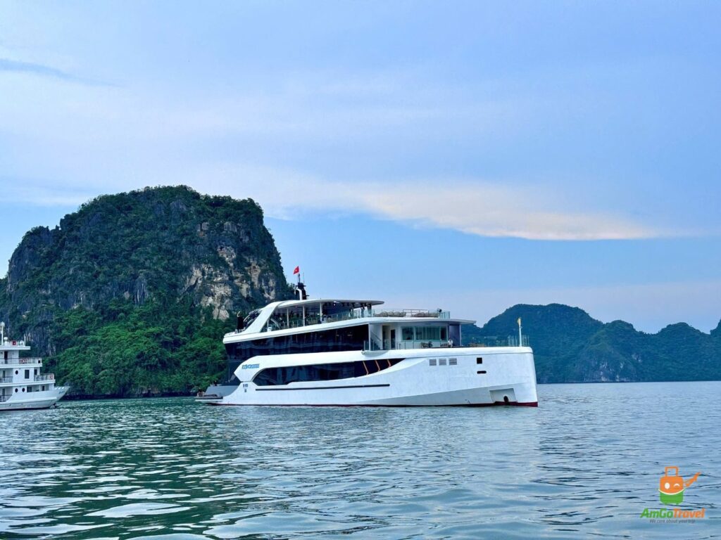 Icon Cruise among the limestone islands