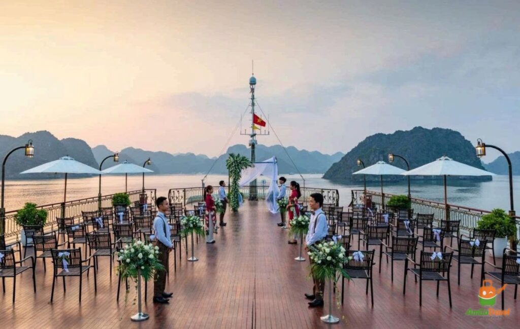 Outdoor dining on Indochine Grand Cruise