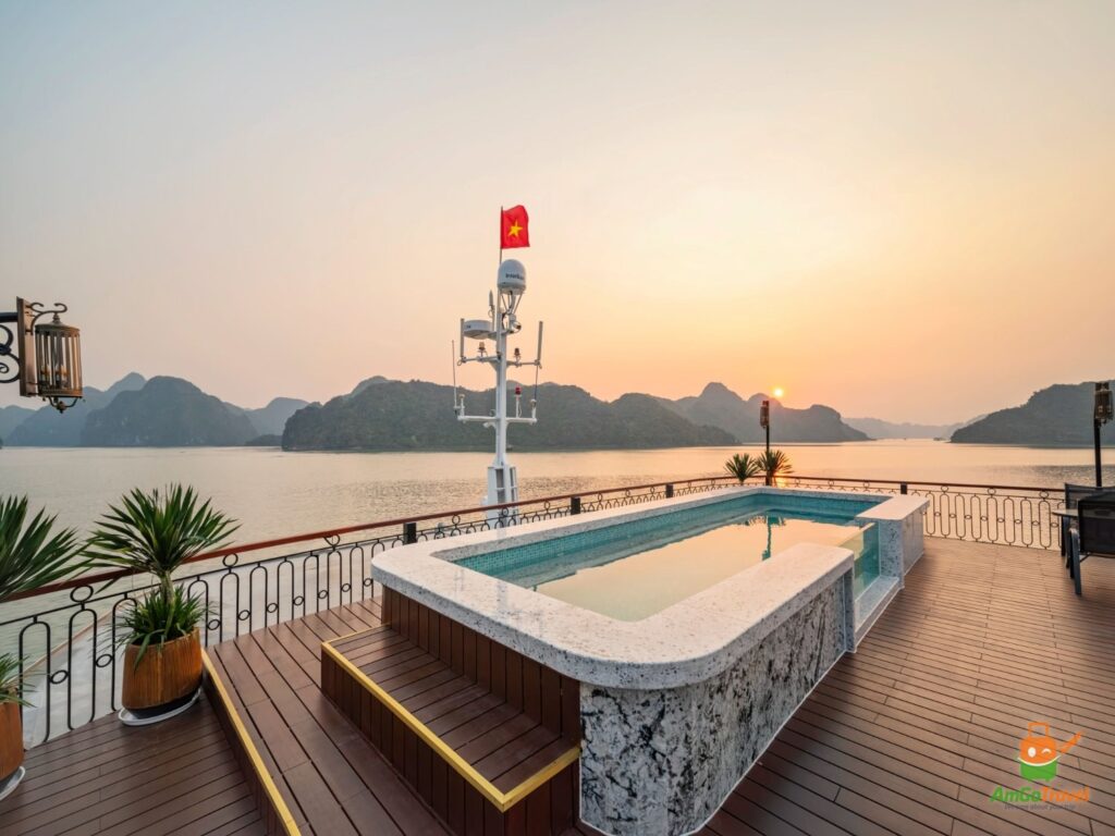 Jacuzzi on Indochine Grand Cruise