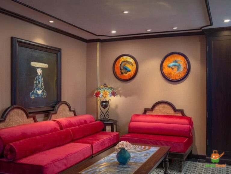 Lounge on Indochine Grand Cruise