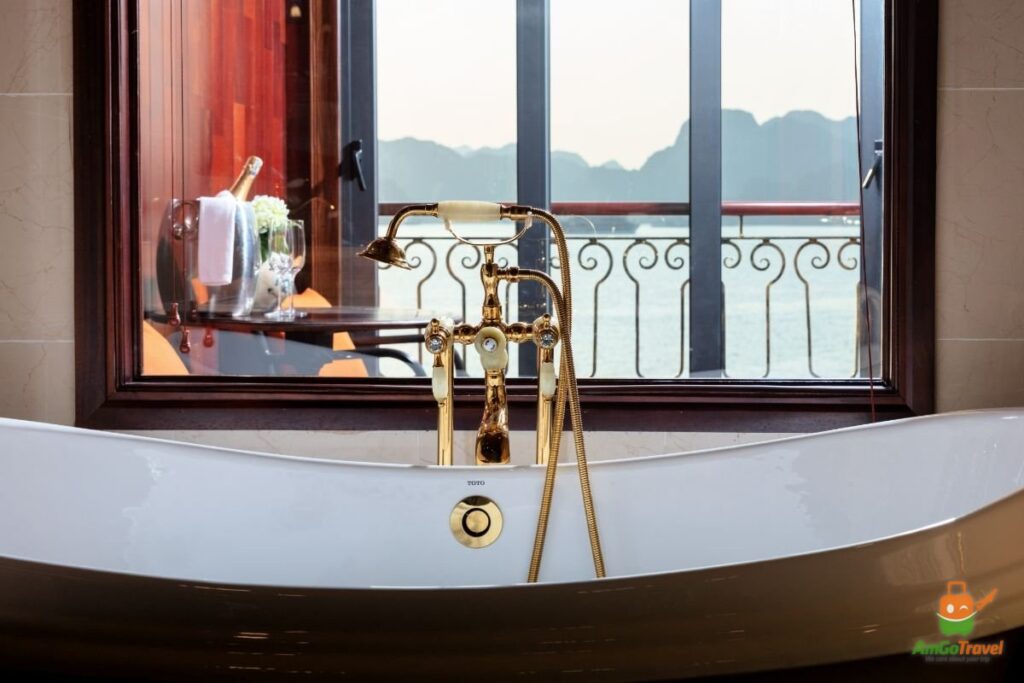 Bathtub on the cruise