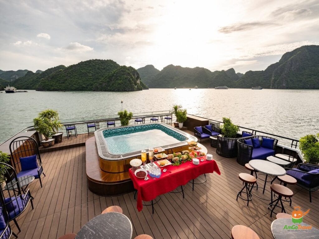 Outdoor Jacuzzi on La Casta Cruise