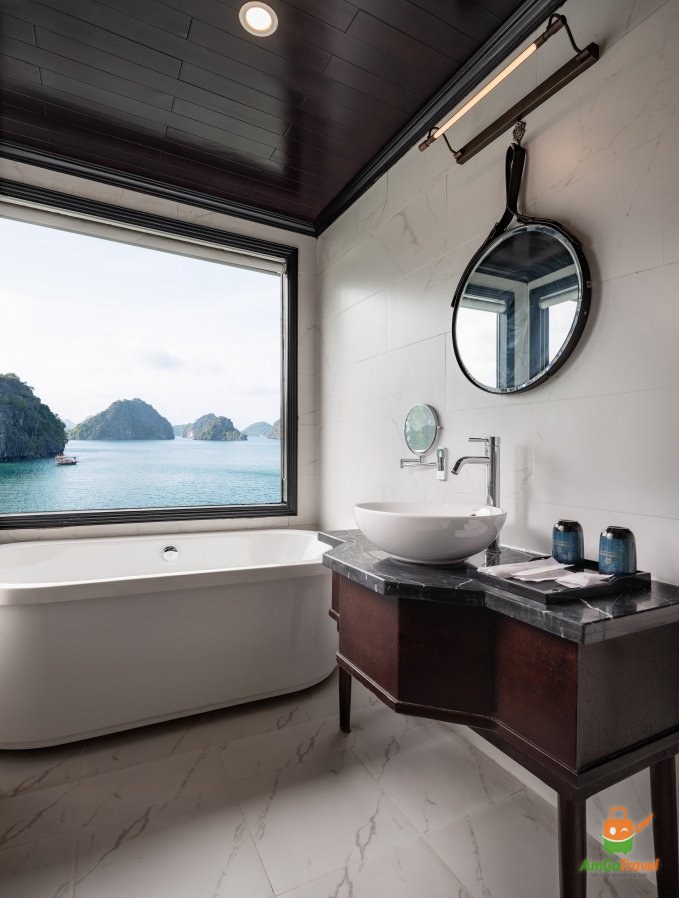 Bathtub with bay view on the cruise