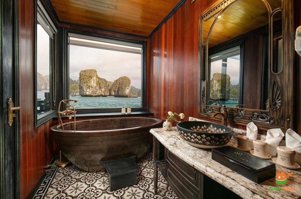 Bathtub on the cruise