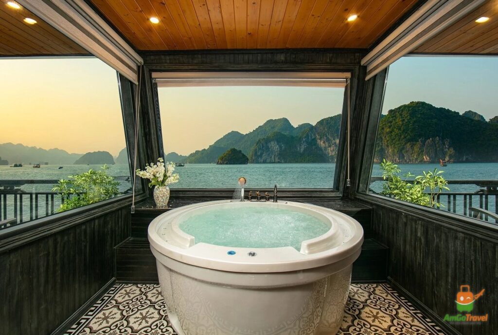 Jacuzzi with bay view on the cruise