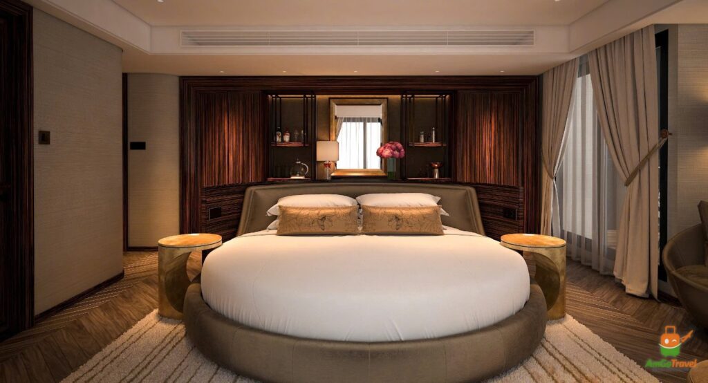 Suite with round bed on the cruise