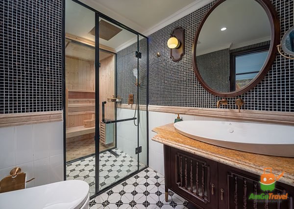 Bathtub on the cruise