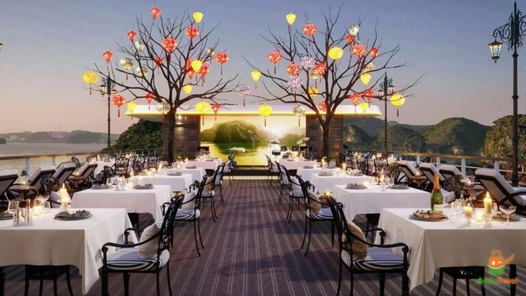 Rooftop restaurant on L’Amour Cruise