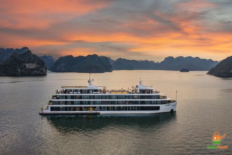 L’Amour Cruise at dusk