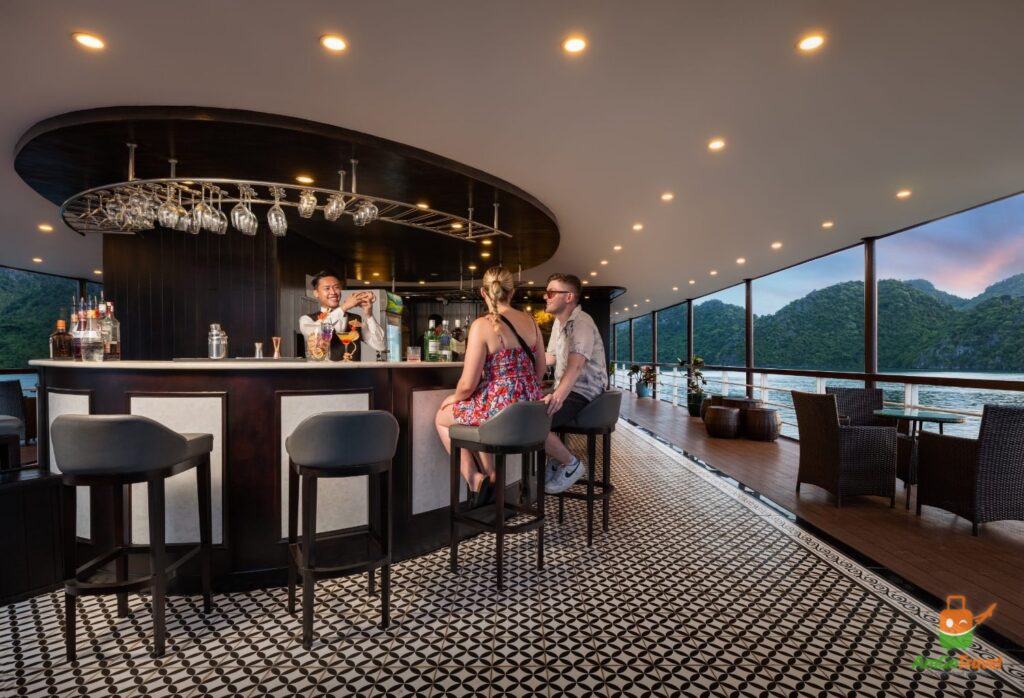 Bar on Le Journey Elegance Cruise