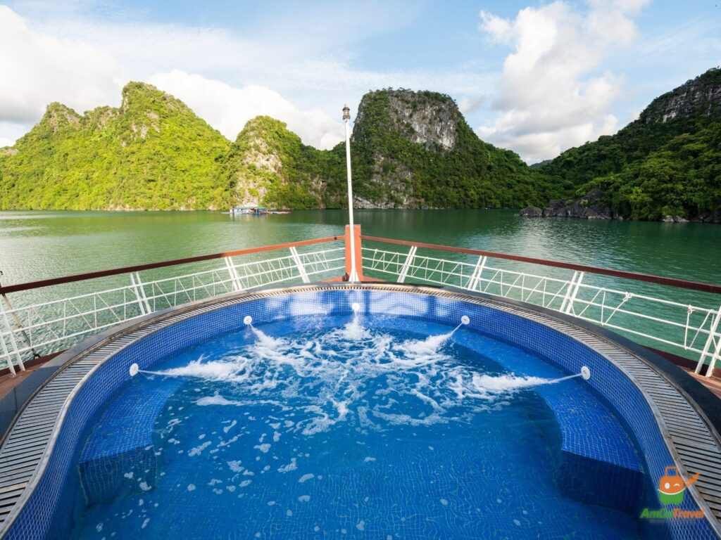 Bay view from the Jacuzzi of Le Journey Elegance Cruise