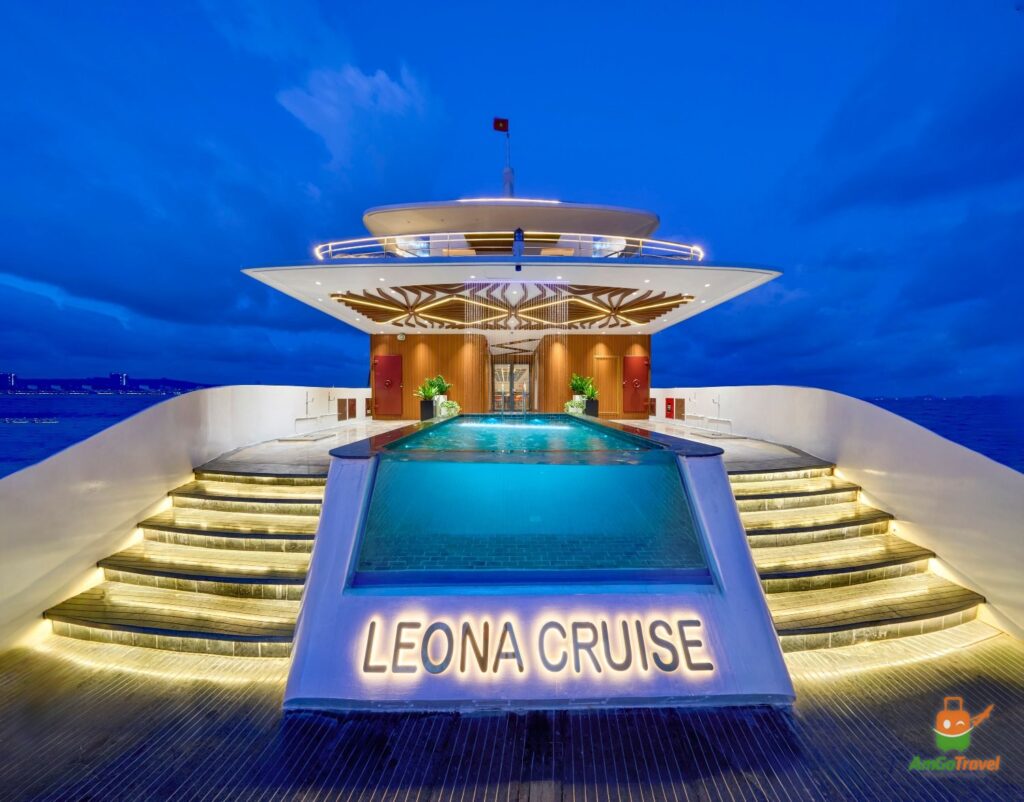 Pool deck of Leona Cruise