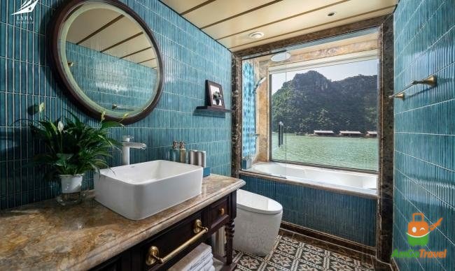 Bay-view bathtub on the cruise
