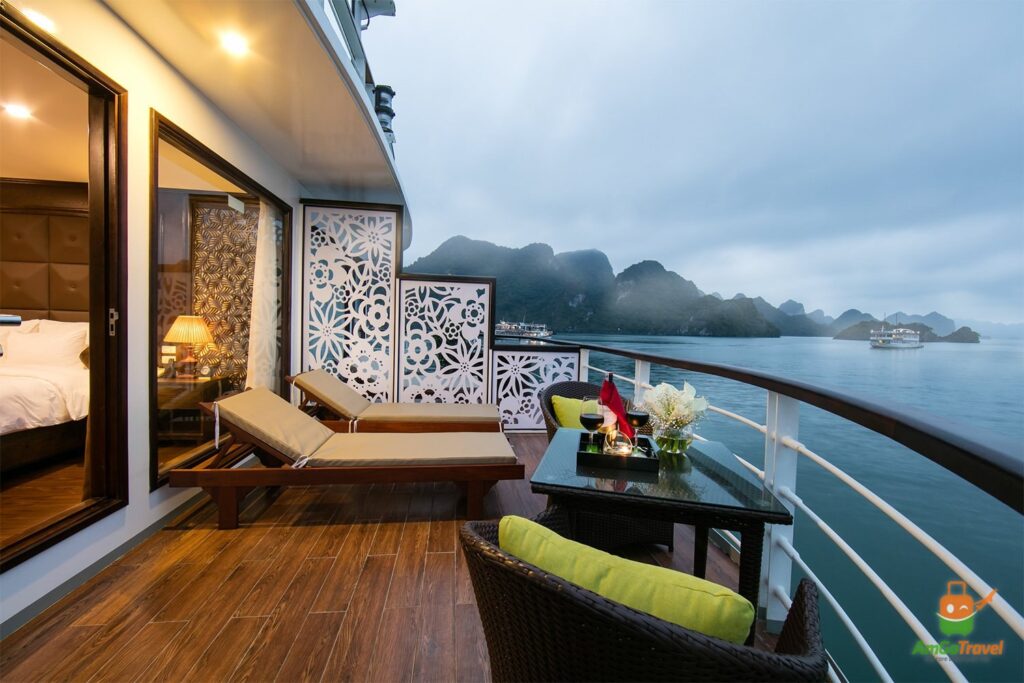 Deck lounge on Mon Chéri Cruise