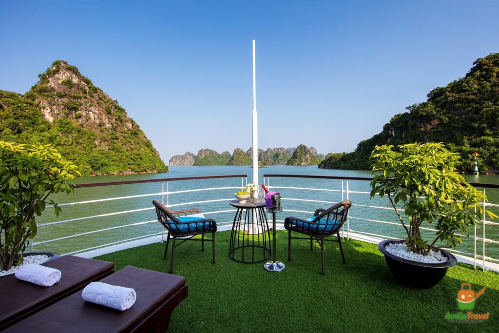 Sundeck of Mon Chéri Cruise