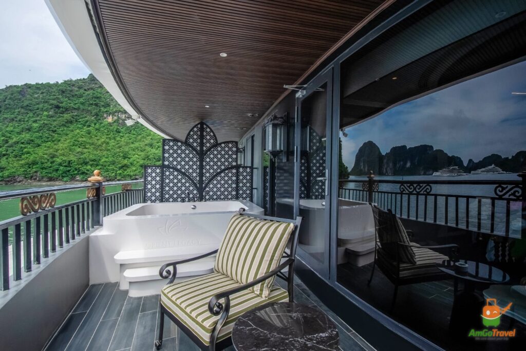 Bathtub with bay view on the cruise