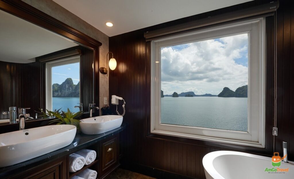 Bathtub with bay view on Paradise Elegance Cruise