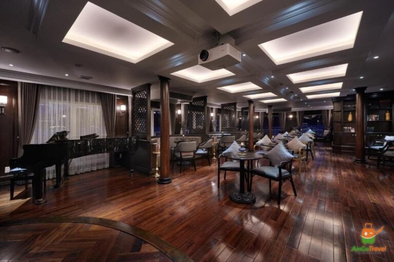 Piano Lounge on Paradise Grand Cruise