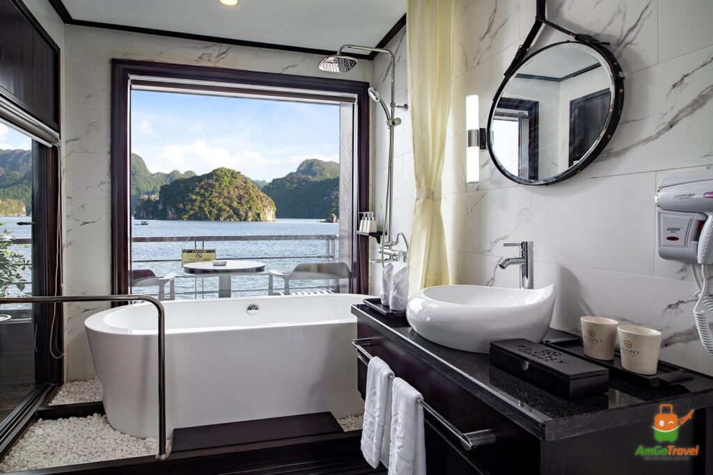 Bathtub on the cruise