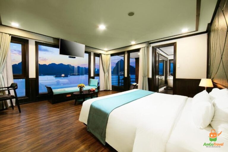 Deluxe cabin on Peony Cruise