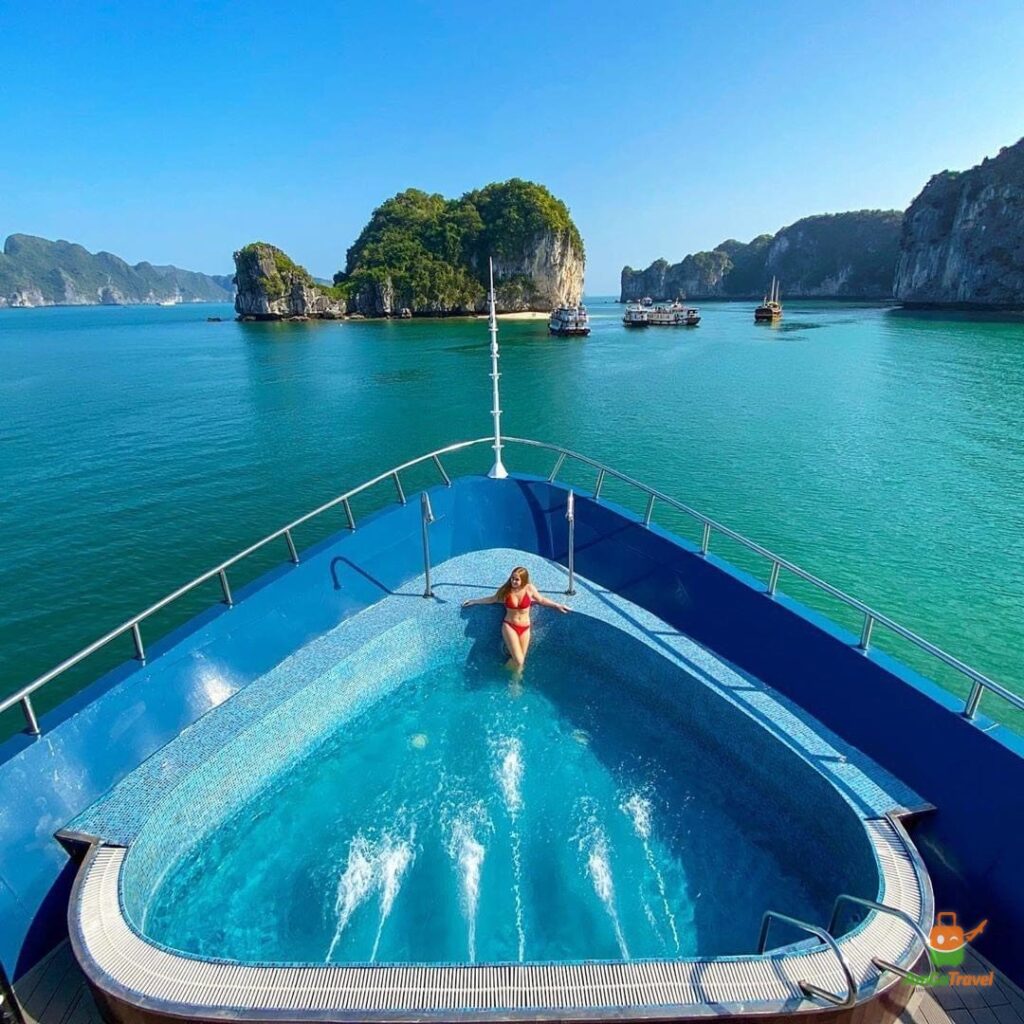 Jacuzzi at the bow of Rosy Cruise