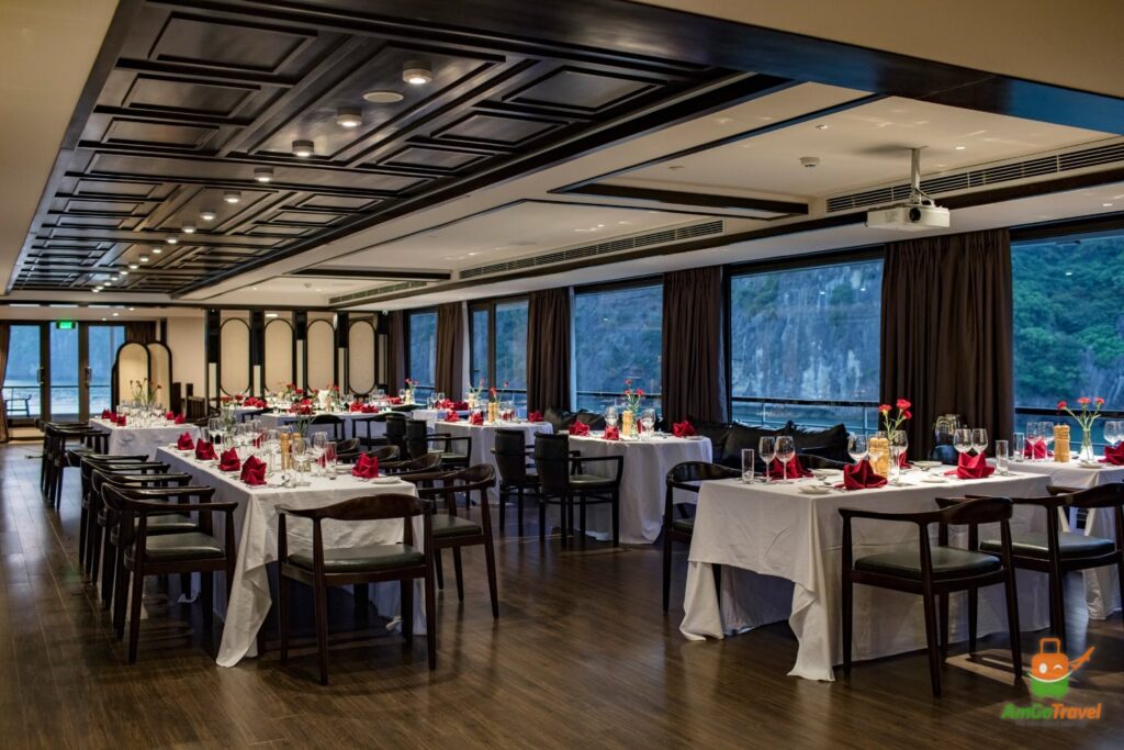 Restaurant on Scarlet Pearl Cruise
