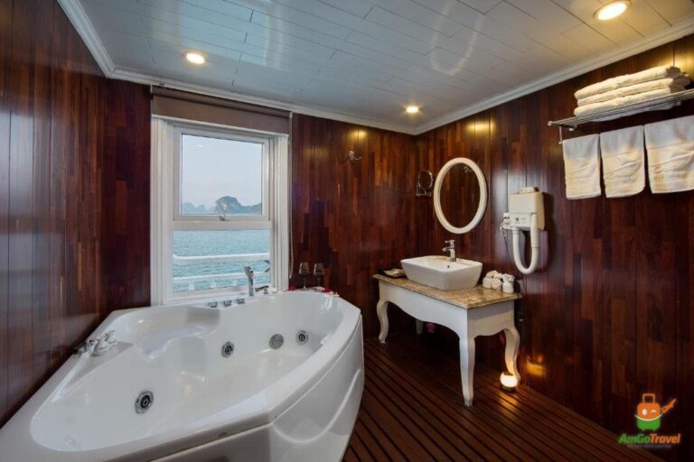 Bathtub on the cruise