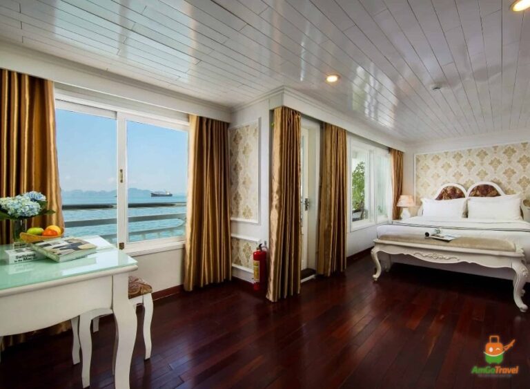 Cabin with bay view on the cruise