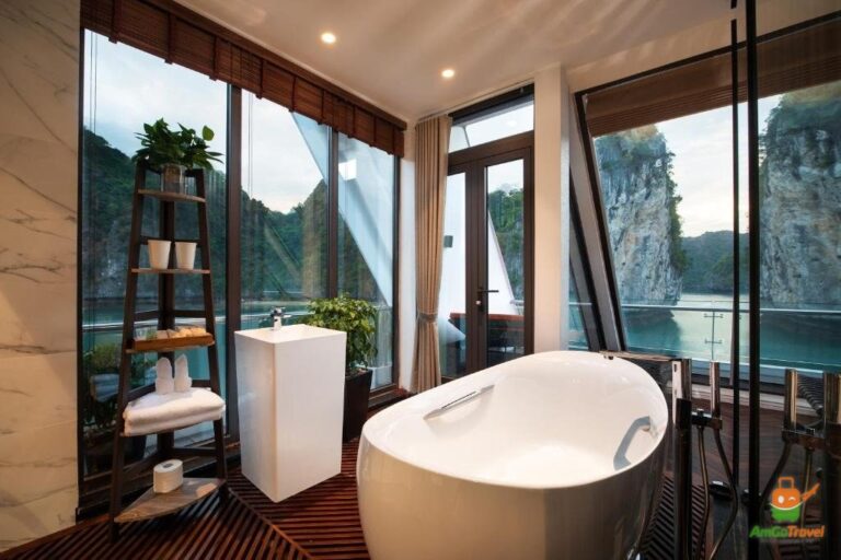 Bathtub on the cruise