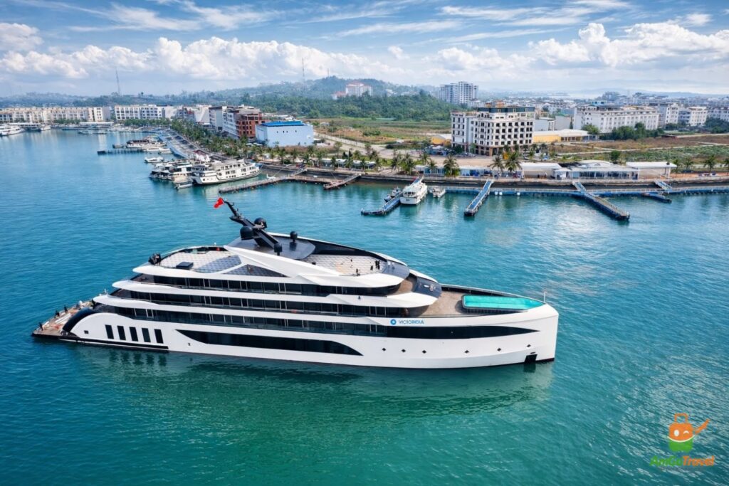 Victorious Cruise seen from the water